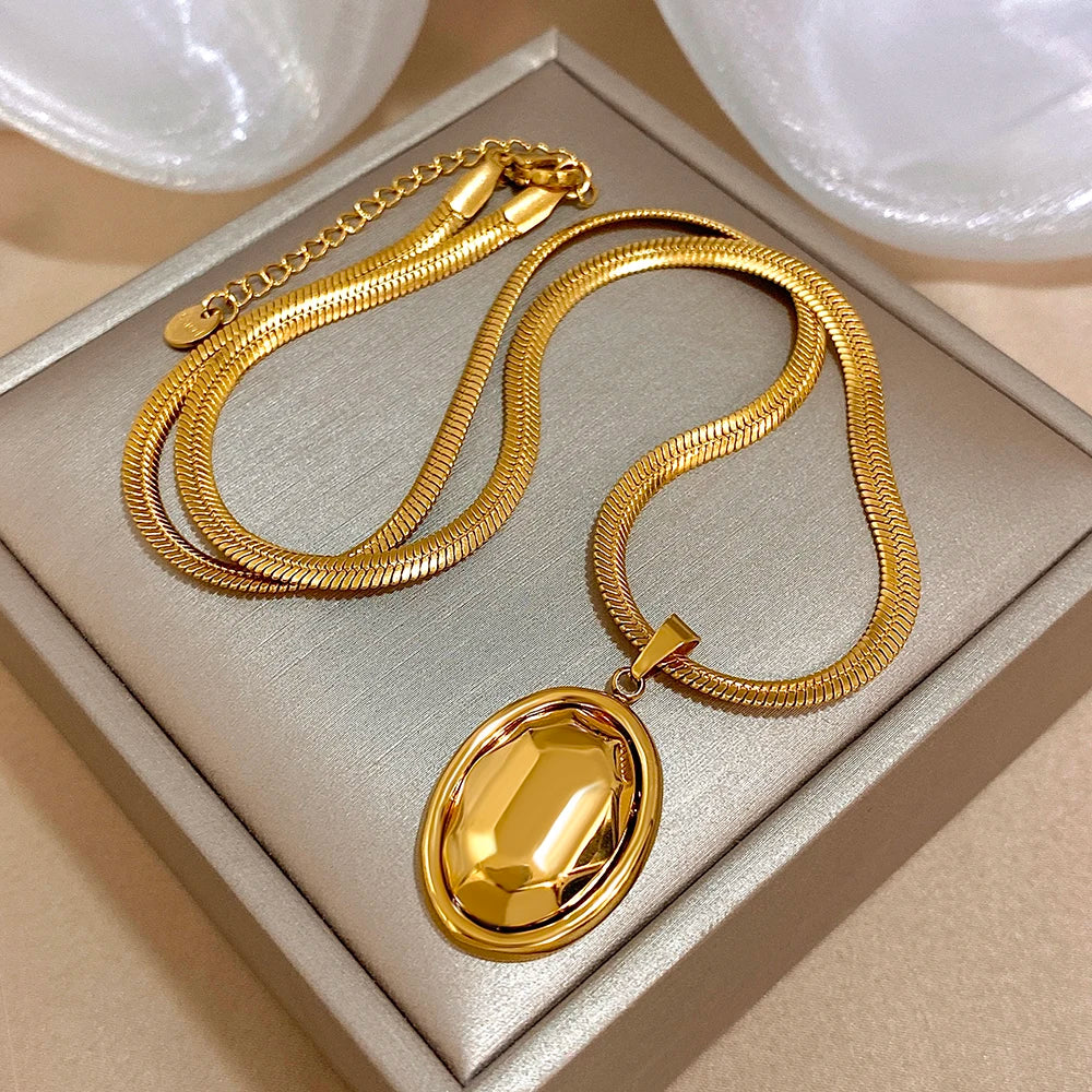 Chunky Oval Link Pendant Necklace – Waterproof Gold