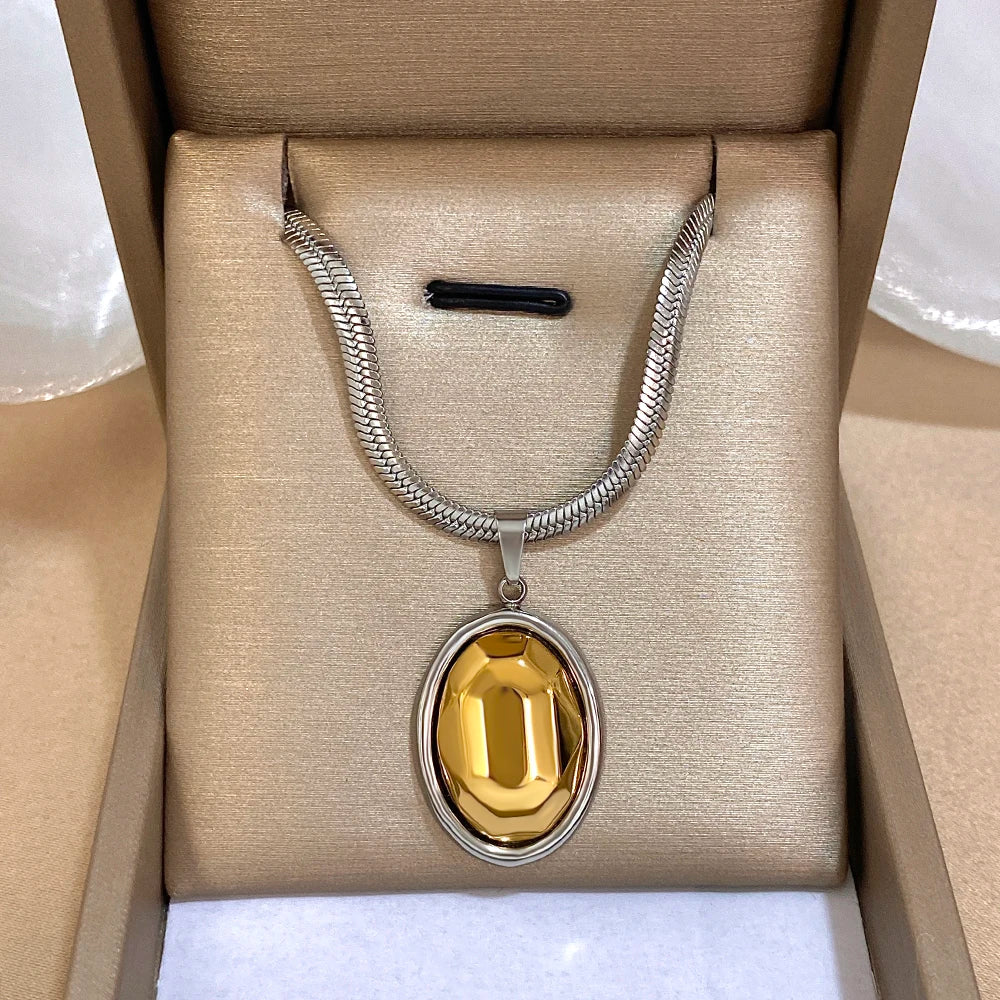 Chunky Oval Link Pendant Necklace – Waterproof Gold