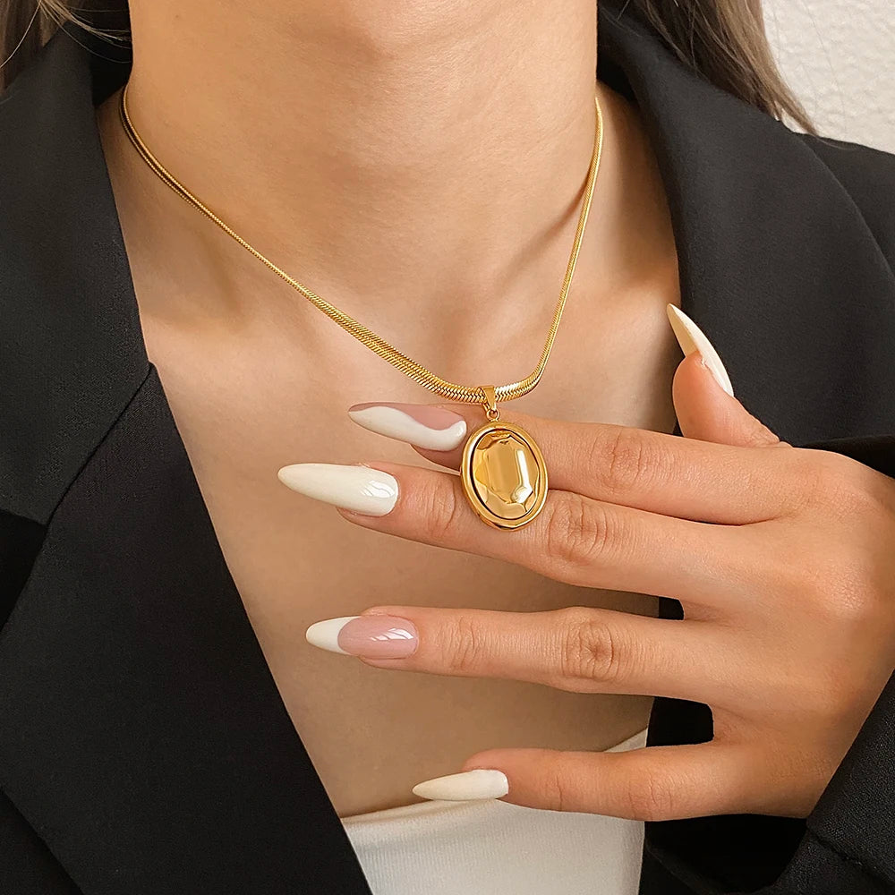 Chunky Oval Link Pendant Necklace – Waterproof Gold